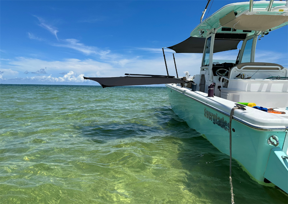 TACO Marine ShadeFin on Everglades 273 CC Bay Boat with Adapter on Gunnel